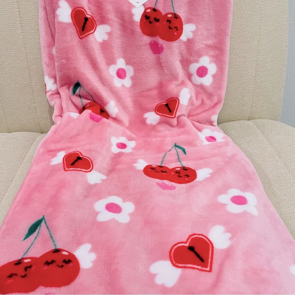NEW Oversized Plush Throw Blanket Pink Cherry Heart Daisy Print 50x70‎